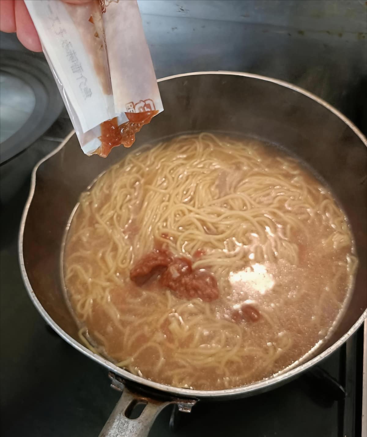 無印良品「生麺を熟成乾燥させたラーメン　魚介香味みそ」