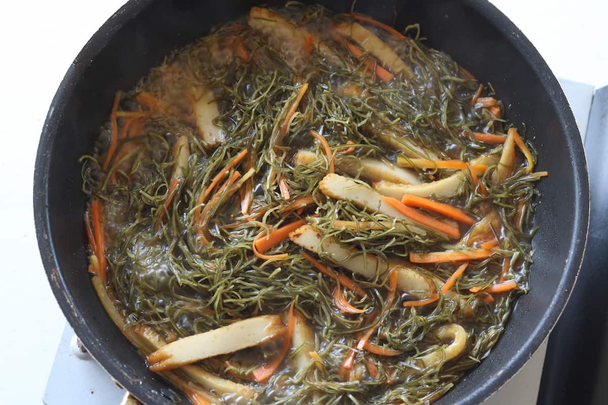 きざみ昆布とさつまあげの煮物