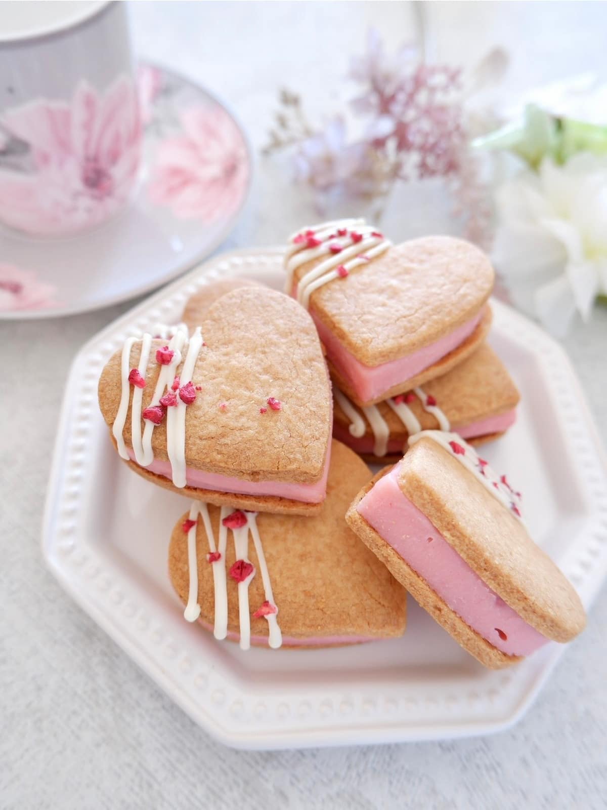 バター・生クリームなしでも絶品!「米粉のいちごガナッシュサンドクッキー」の作り方