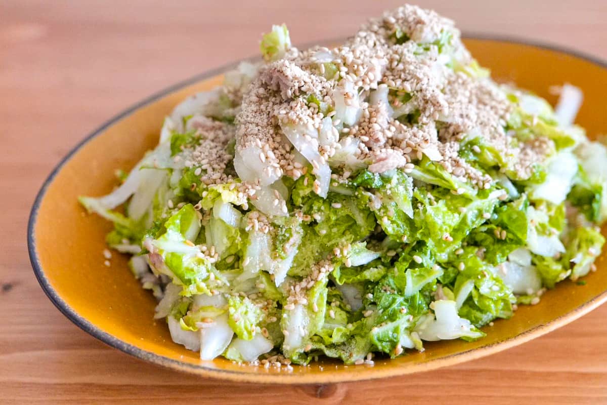 ポリ袋でパパッと作れる！箸が止まらん！「白菜とツナのごま塩和え」レシピ