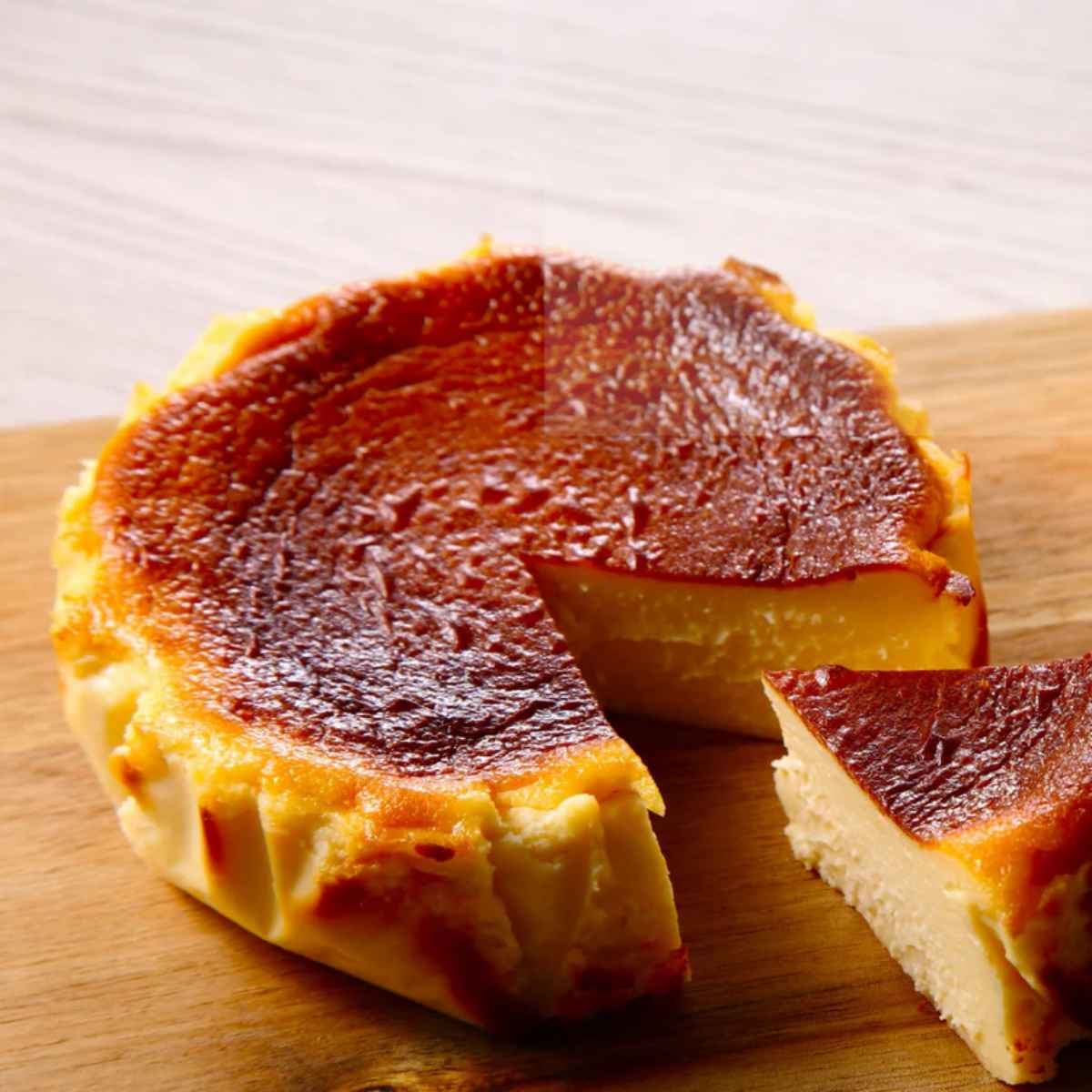 「Ristorante Renata(リストランテレナータ)」濃厚バスク風チーズケーキ