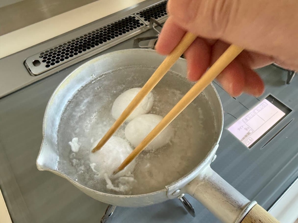 箸で転がす