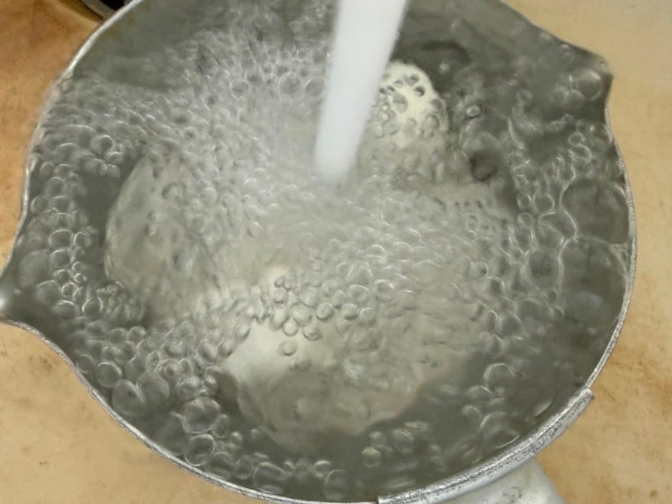 流水で冷やす