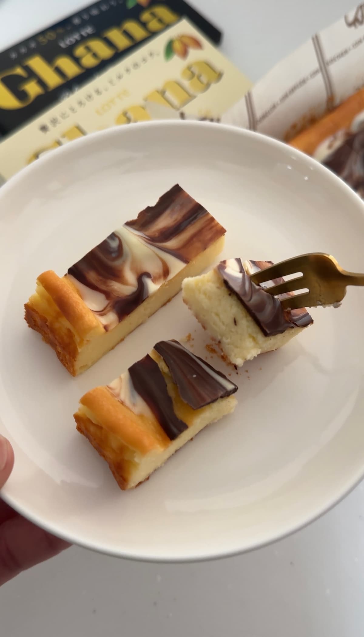 板チョコをのせるだけで簡単♪パリパリ「チョコチーズケーキ」