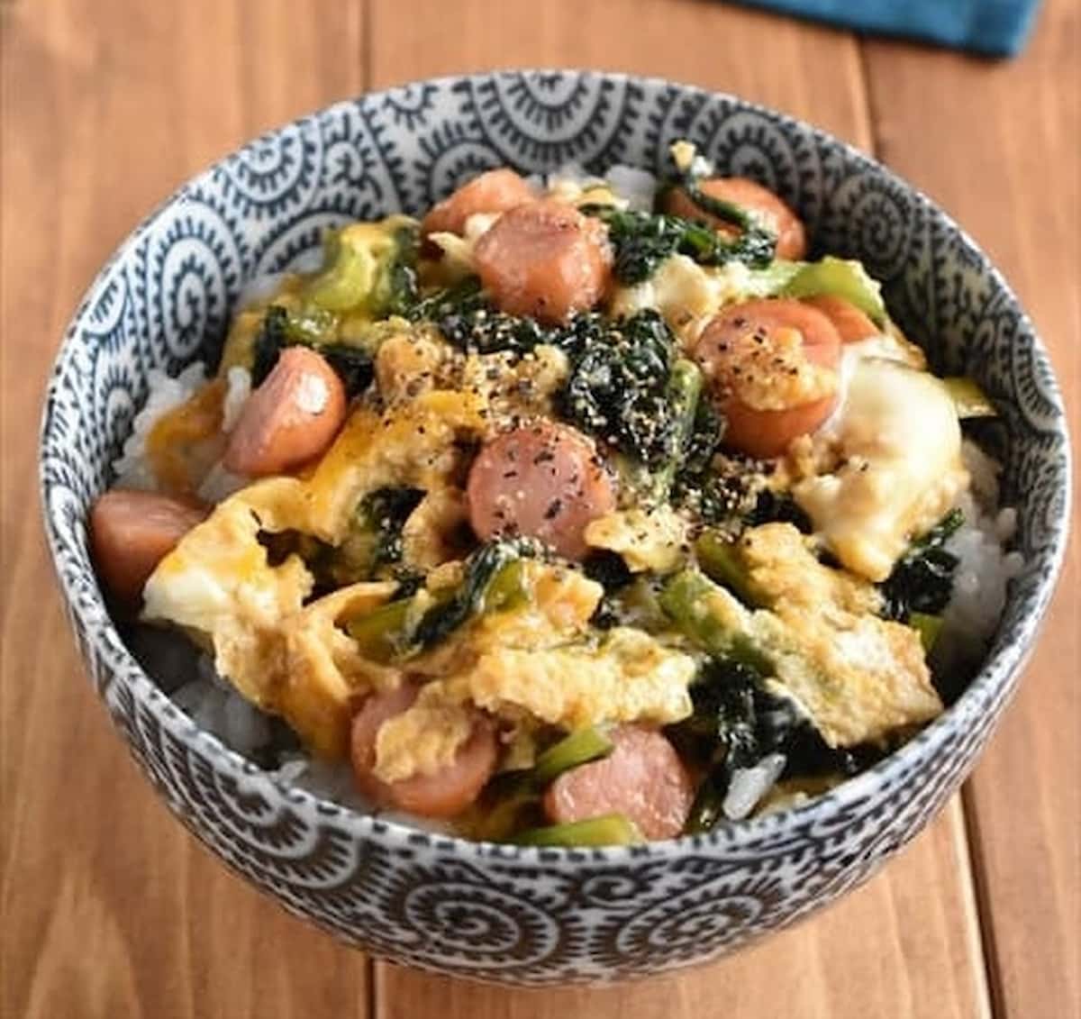 忙しい日はこれでOK！冷蔵庫食材で作れる「簡単どんぶり」