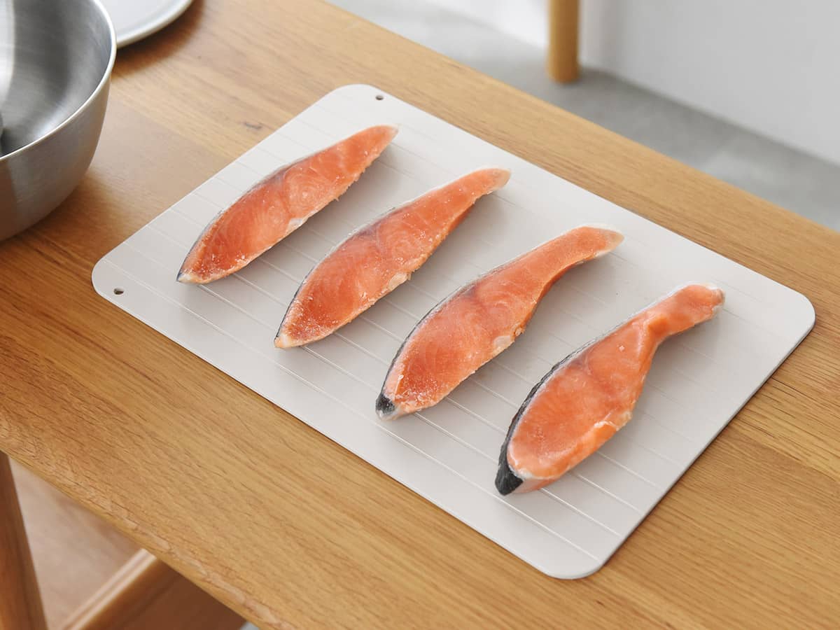 もうレンジはいらない?いま話題の「解凍プレート」が進化して登場