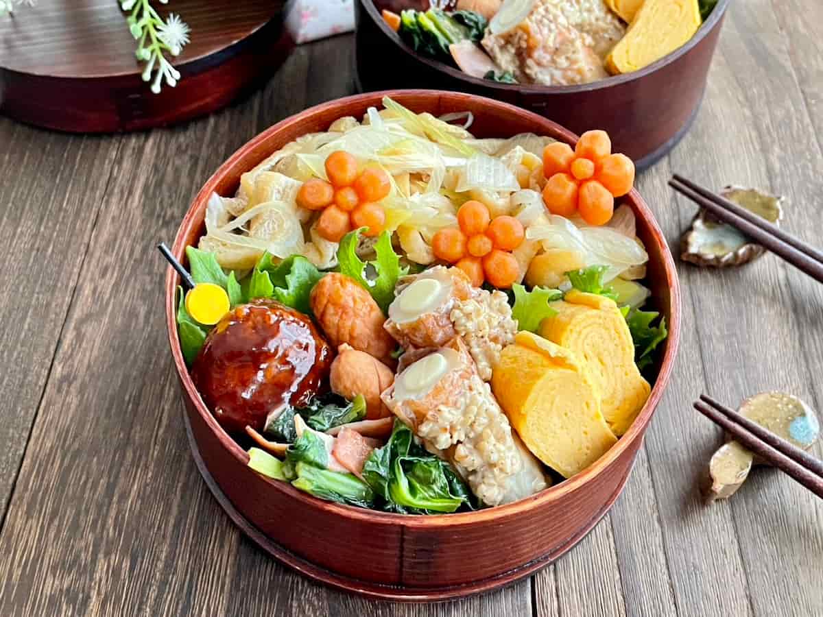 うどんの具をご飯の上に！？金沢名物「いなり丼」の作り方