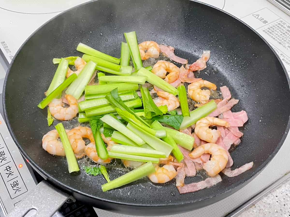 海老と小松菜の中華丼