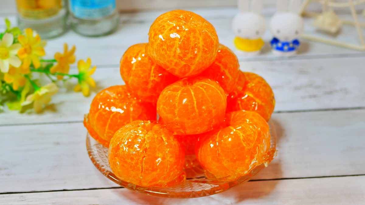 一口で果汁が弾ける！つやつやパリパリ「みかん飴」の作り方