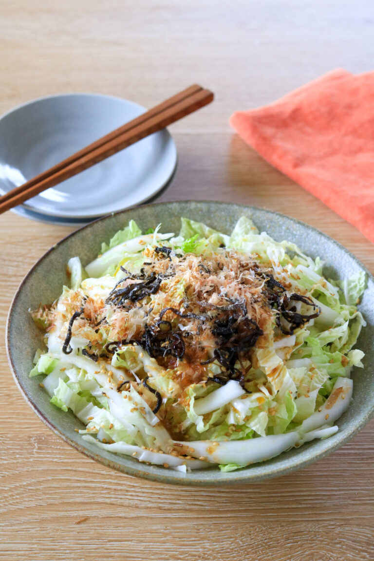 火を使わなくてもたっぷり食べられる「白菜と塩昆布とおかかのサラダ」