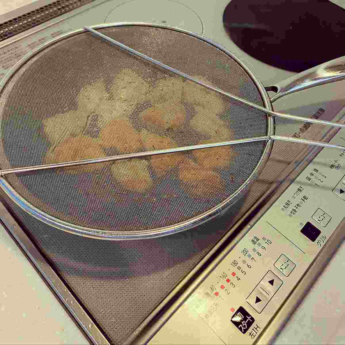 「揚げ物」のストレスを軽減！油はね対策＆便利グッズのアイデア