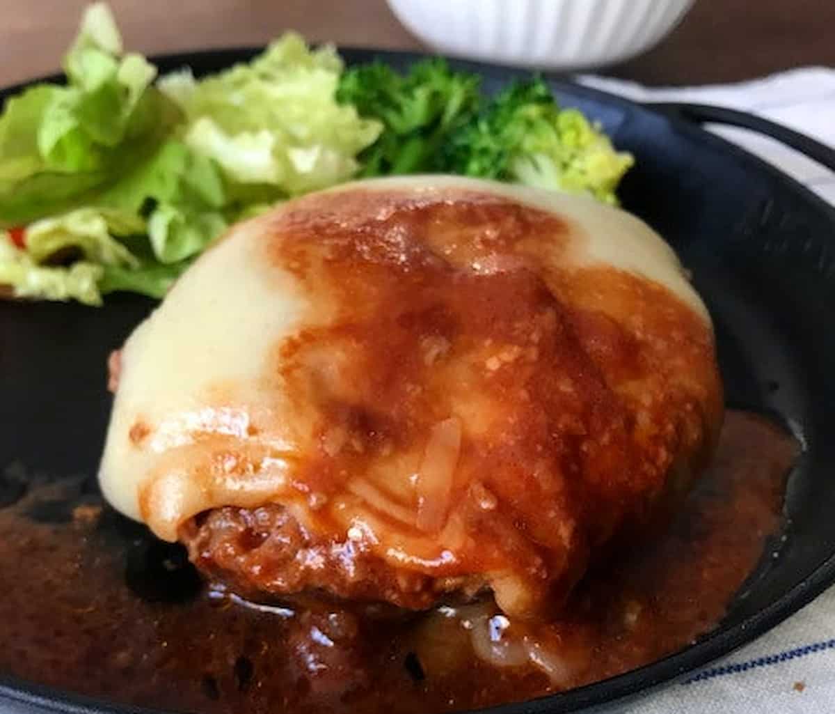 山本ゆりさん ひき肉おかず チーズハンバーグ