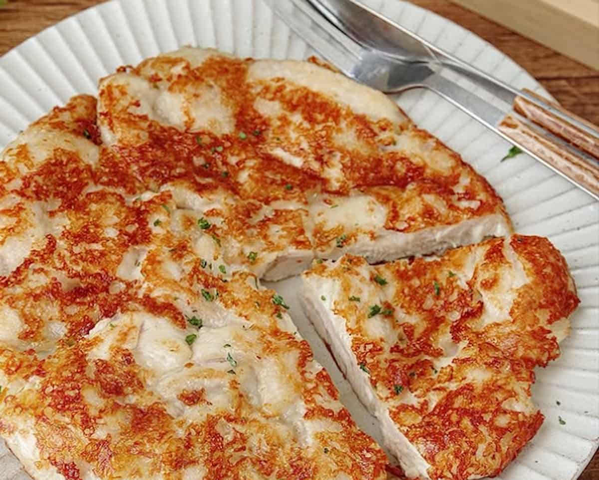 フライパン1つで完成！「鶏むね肉×チーズ」で満足おかず