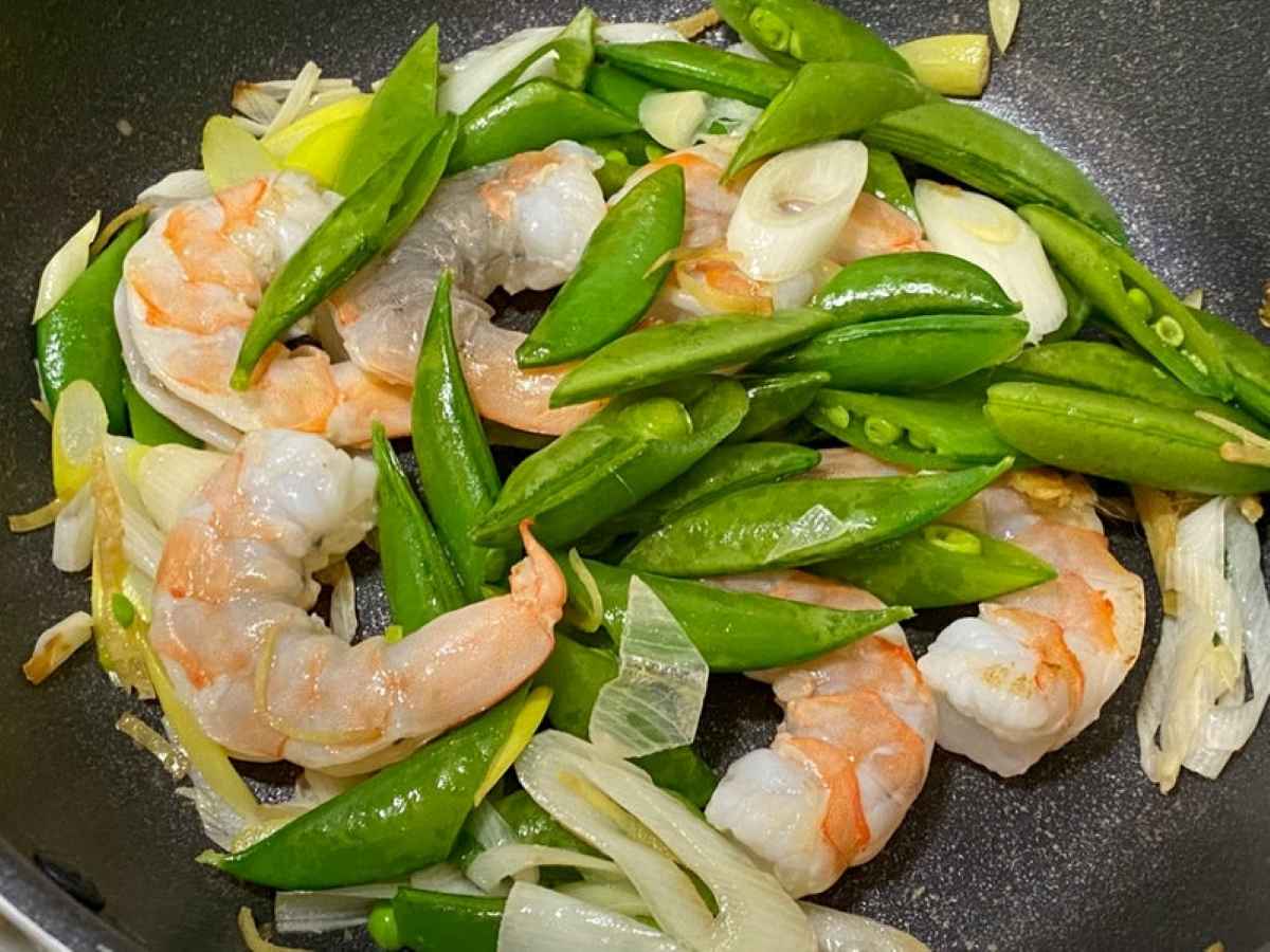 えびとスナップエンドウのかき玉あん