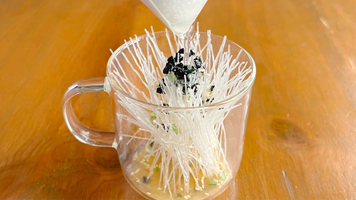 【お湯を注ぐだけ！】簡単なのに満足感あり！スープの作り方