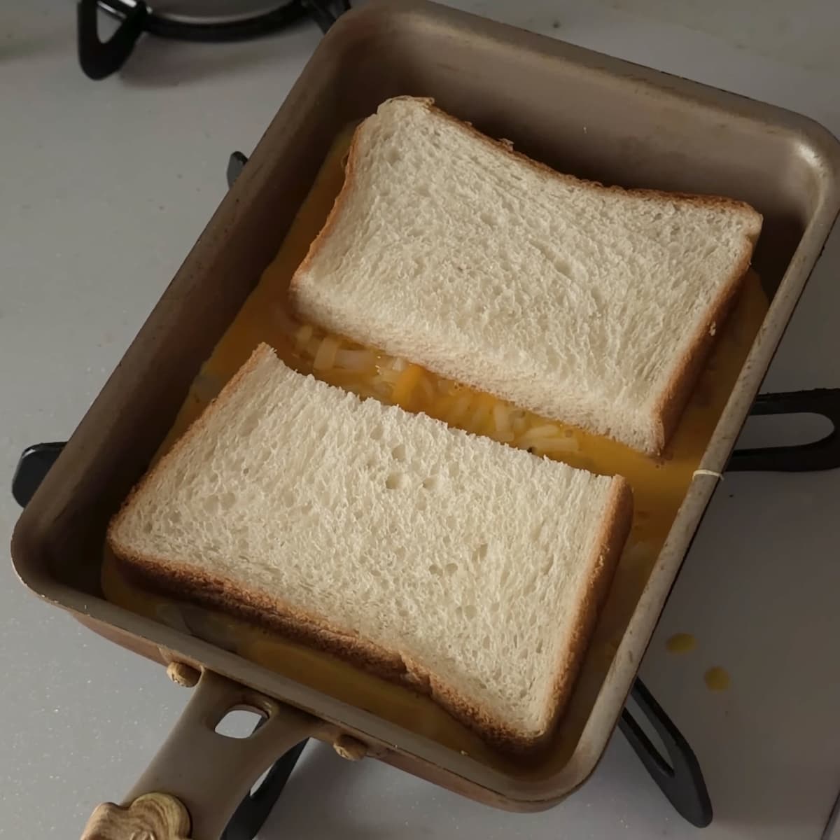 新玉ねぎとトマトのホットサンド