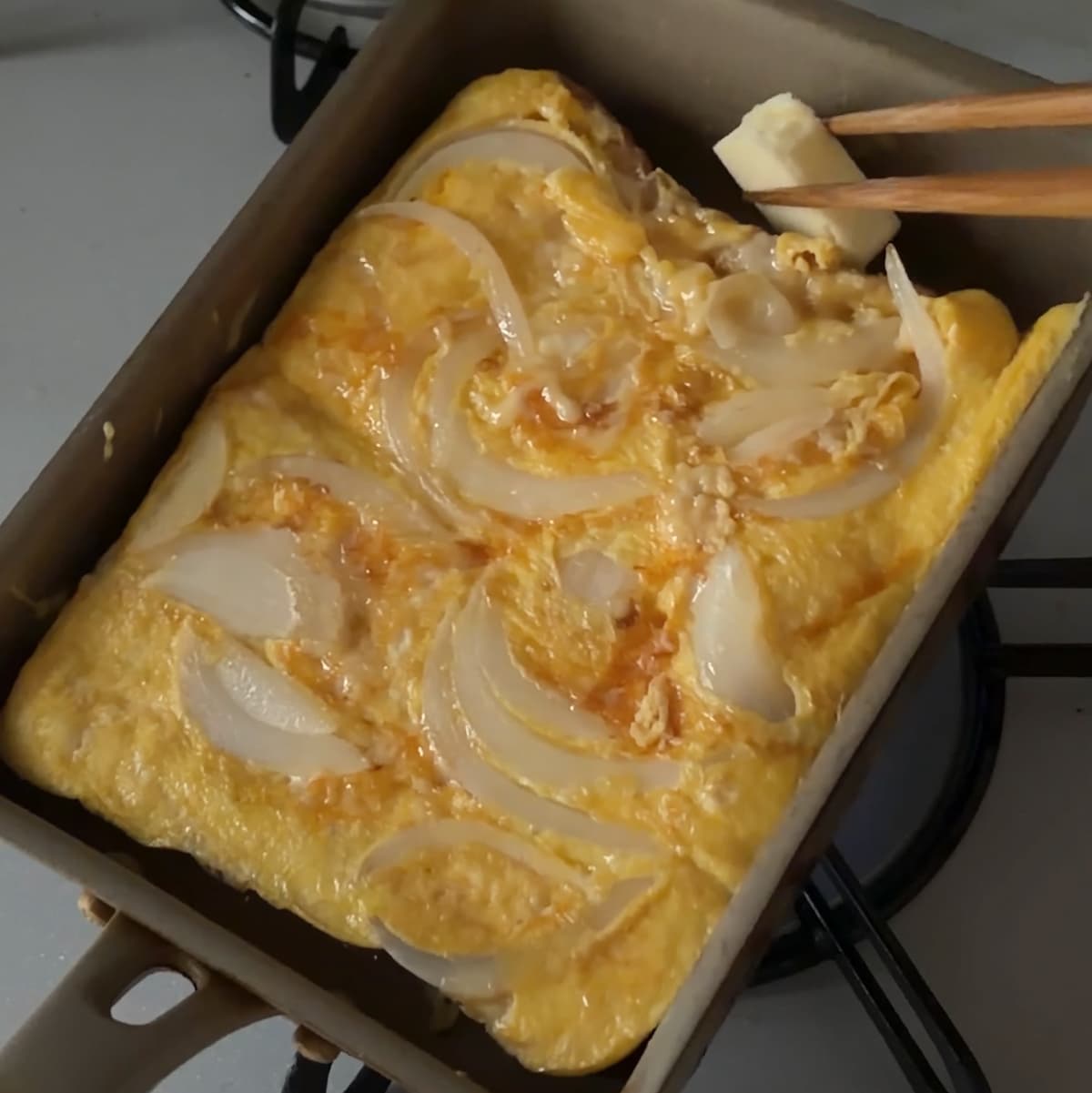 新玉ねぎとトマトのホットサンド