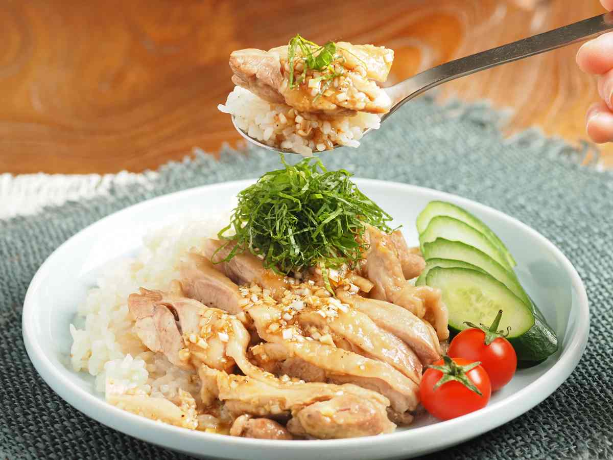 ポン酢しょうゆカオマンガイ｜炊飯器で簡単！ナンプラーなしでも旨いタイ風鶏飯
