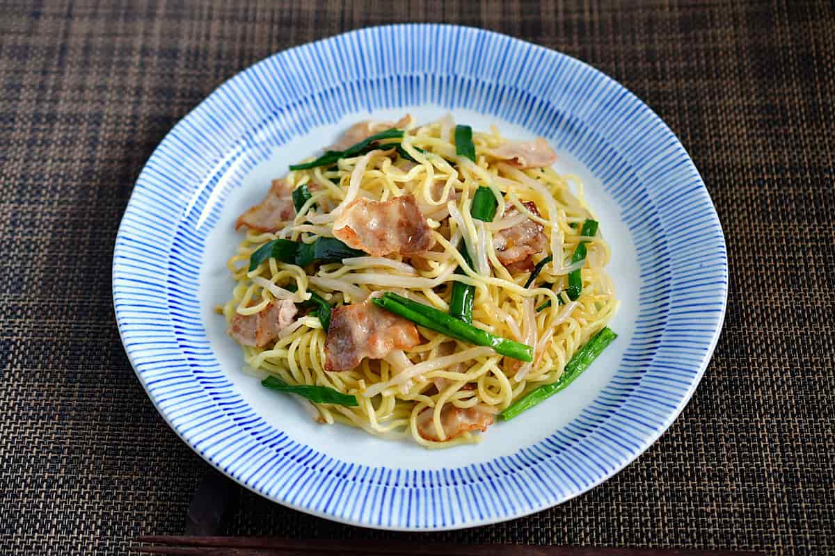 冷凍ニラもやしを使った焼きそば