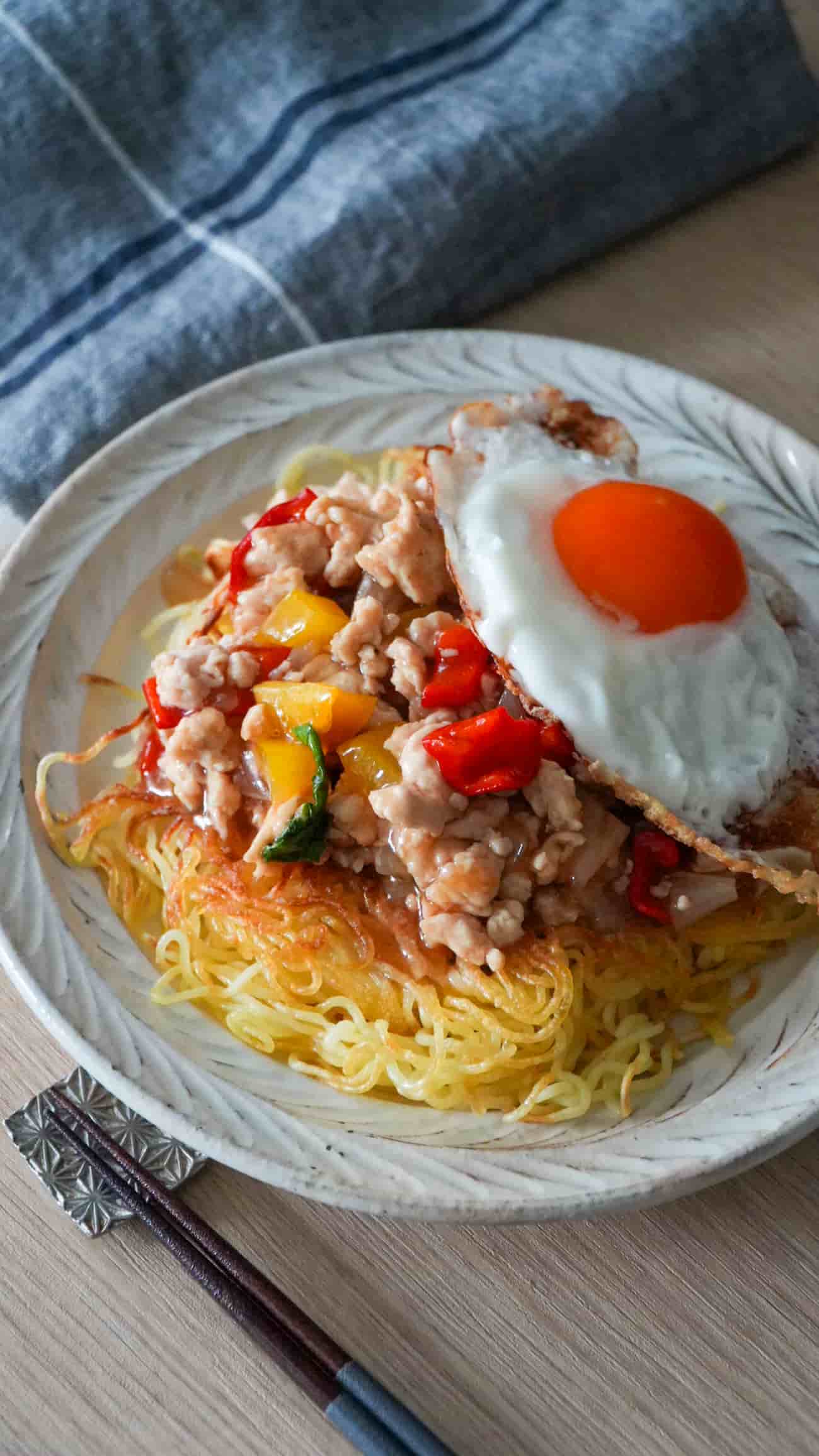 いつもの焼きそばが激変！10分で作れる「ガパオ風あんかけ焼きそば」が革命的においしい