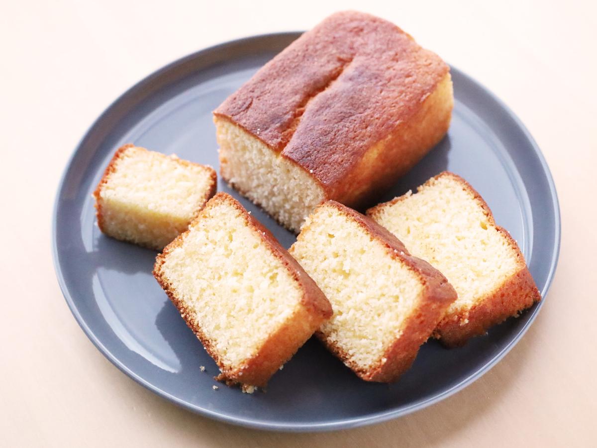暑い日のおやつに◎ホットケーキミックスで簡単「ひんやりしっとりレモンケーキ」