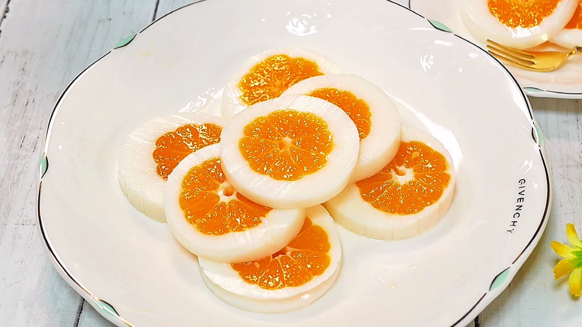 切ったら感動！ペットボトルで作れる「まるごとみかんの牛乳寒天」