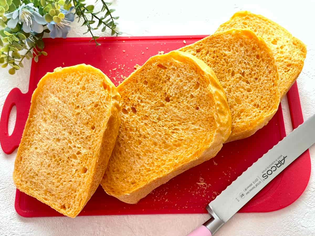 ホームベーカリーで簡単！サンドイッチが映える「パプリカ食パン」の作り方