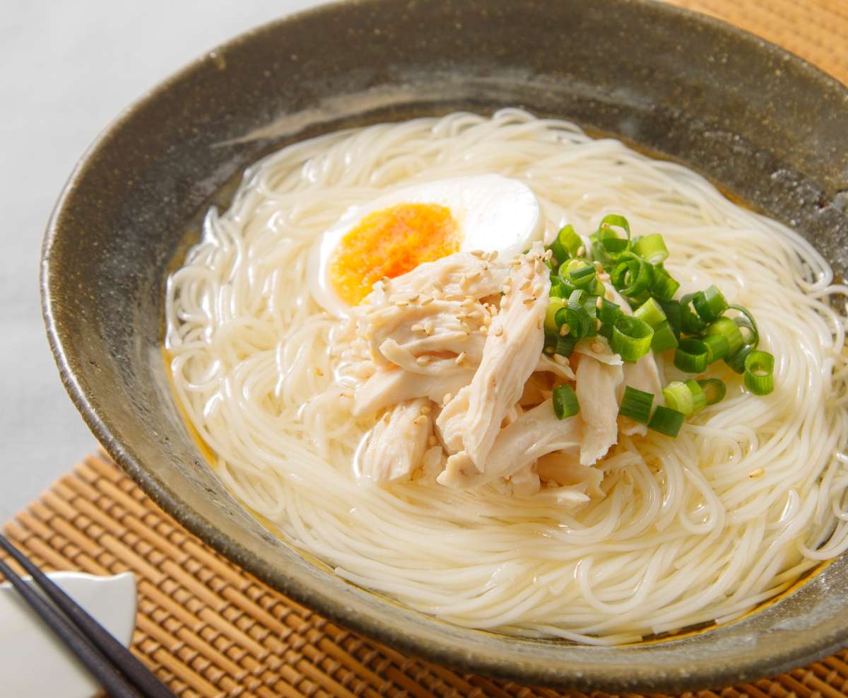 ごま油の風味が食欲そそる！「冷やし鶏そうめん」の簡単レシピ