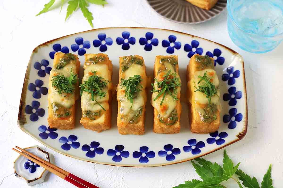 外カリッ中もっちり♪「厚揚げの大葉みそチーズ焼き」があと1品に大活躍！