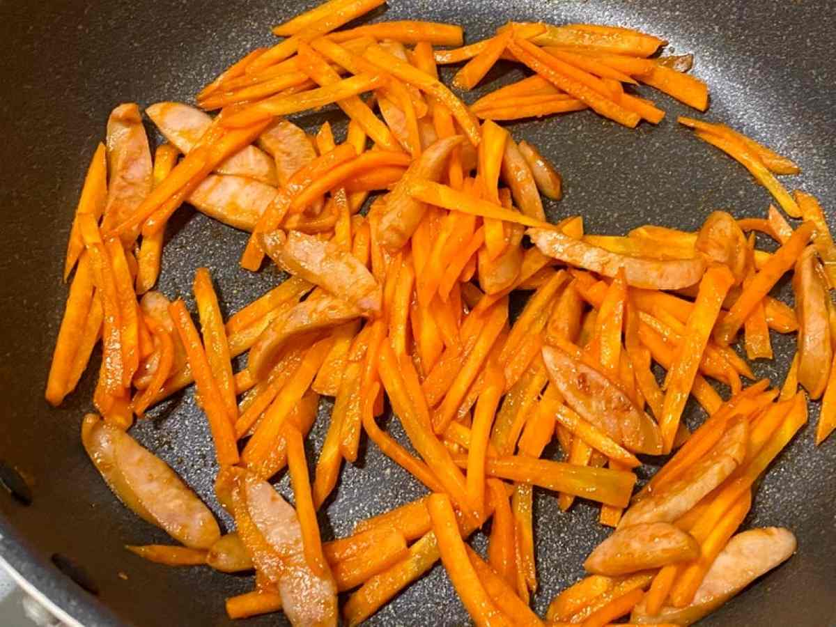 にんじんのナポリタン風炒め