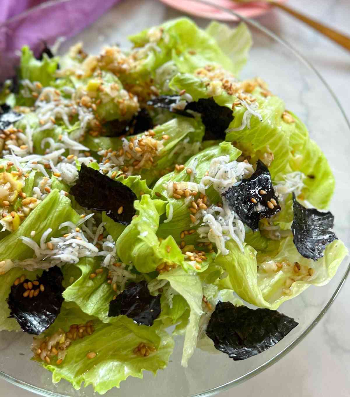 箸が止まらない！「レタス×ごま油」のやみつきサラダレシピ