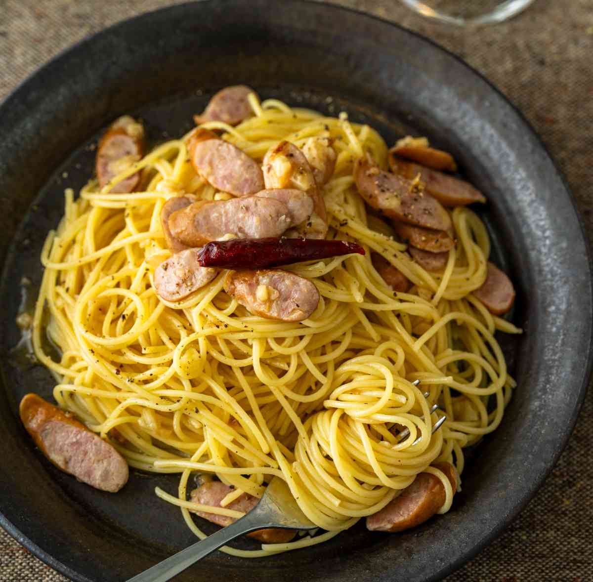 フライパンひとつで完成！濃厚やみつき「背徳のチーズパスタ」