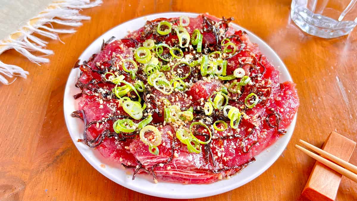 刺身のごま塩昆布あえ