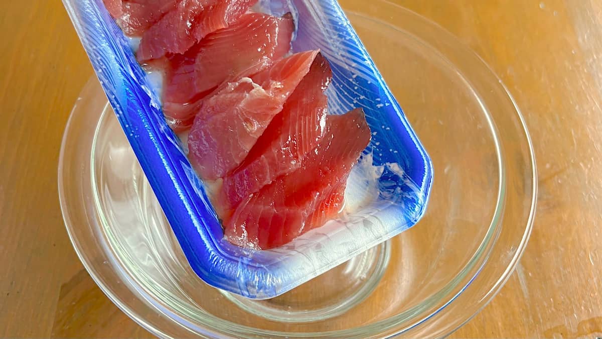 刺身のごま塩昆布あえ