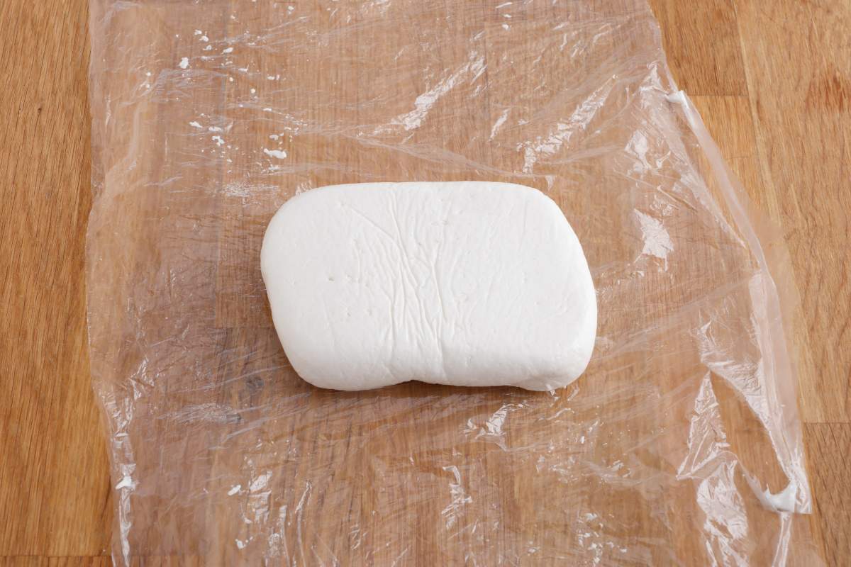 『ポリ袋で作るかんたん米粉パン』切りっぱなしパン ポリ袋を切って開く