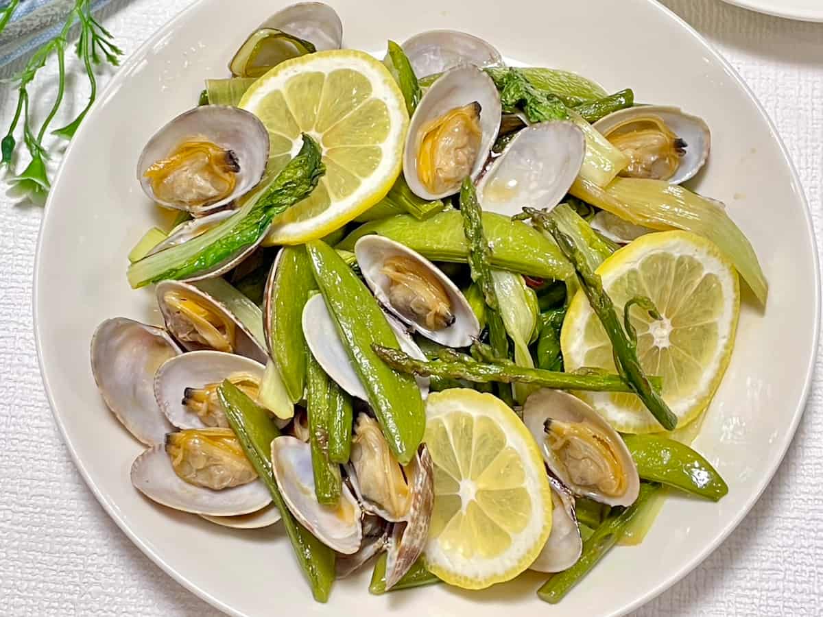 レモンがさわやか♪旨みたっぷり「あさりとグリーンベジタブルのバター炒め」