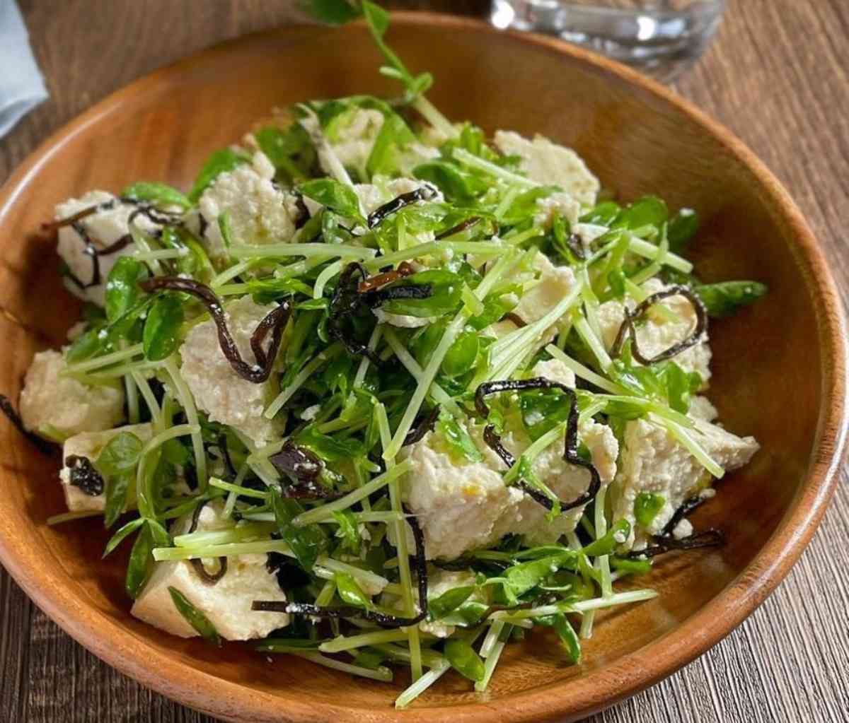 ちぎって和えるだけ♪味なじみ抜群の「ちぎり豆腐」レシピ