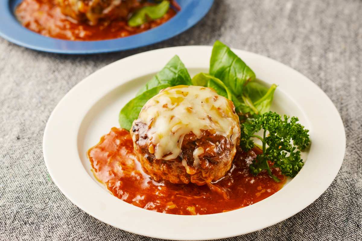 トマトソースのチーズハンバーグ