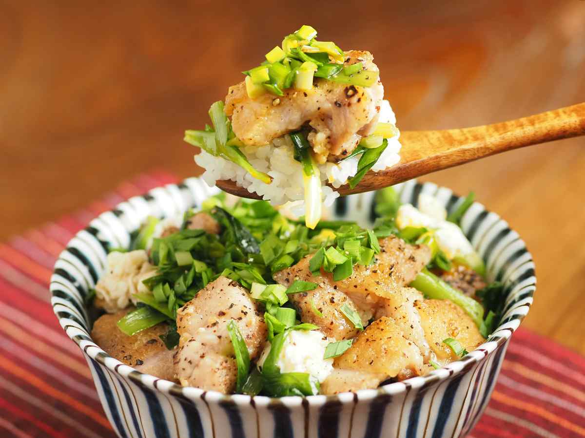 鶏もも肉の塩だれスタミナ丼