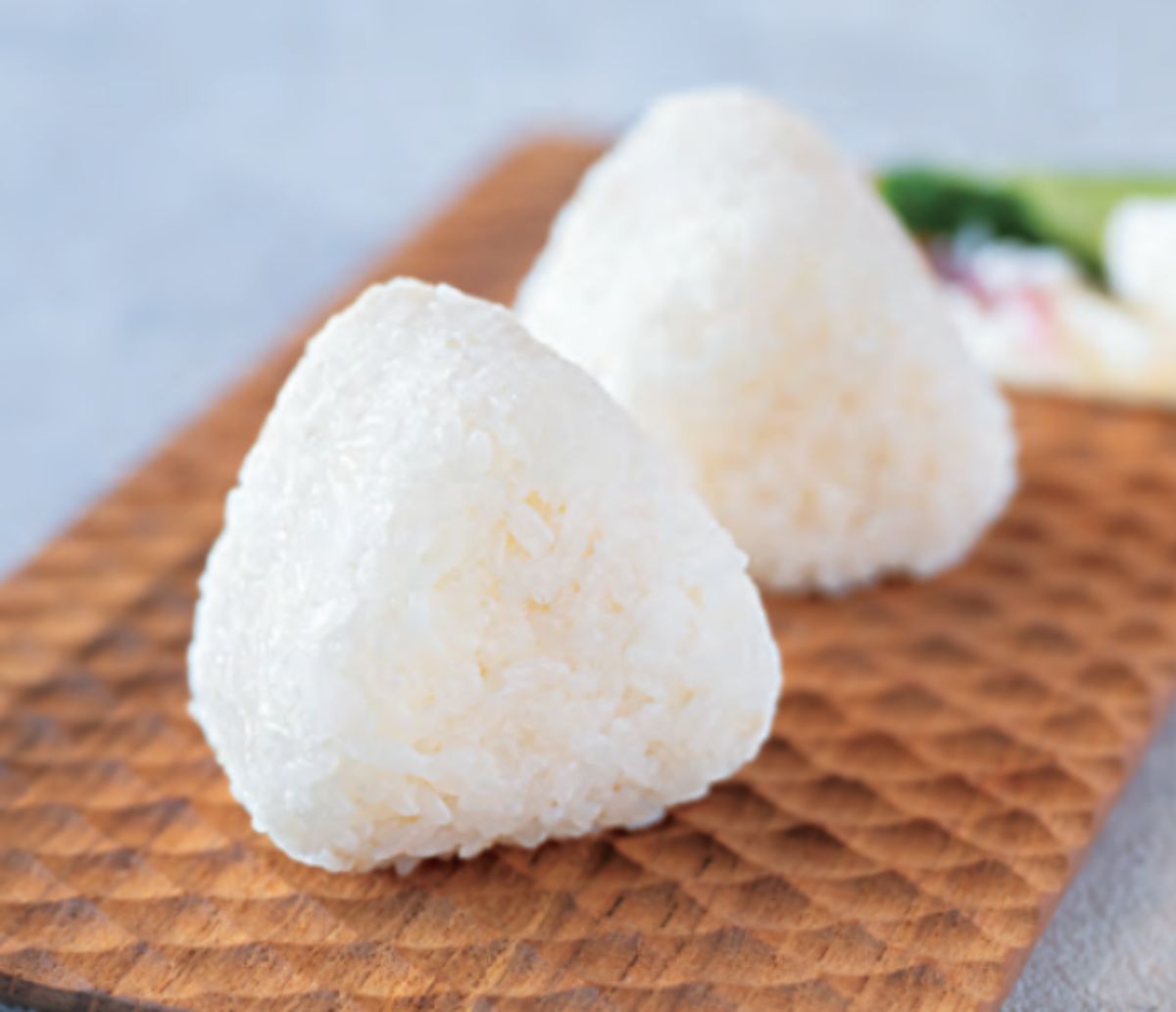 塩麹を入れて炊くだけ！シンプルなのに最高においしい「塩麹のおむすび」