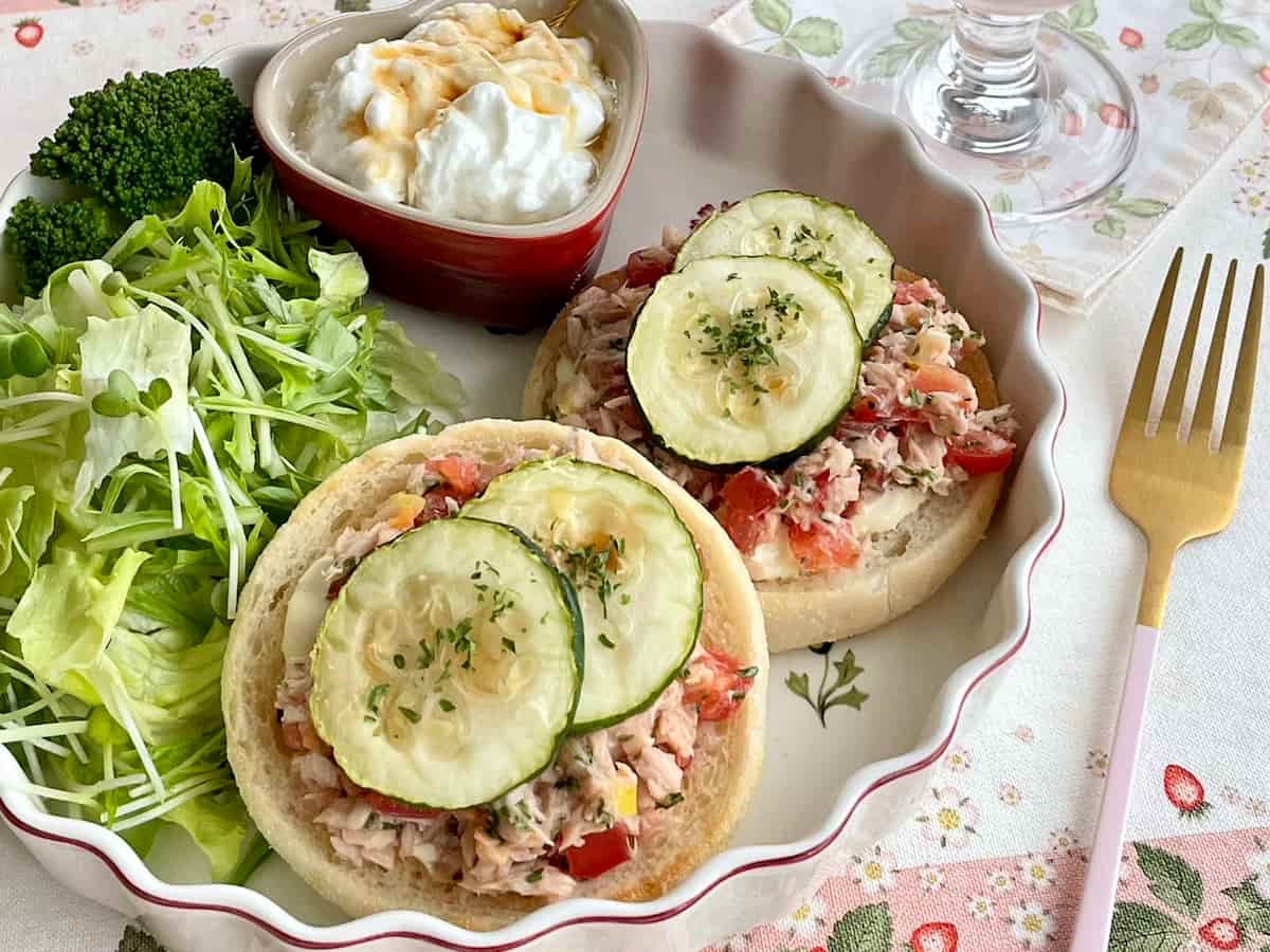 朝食におすすめ♪レモンでさっぱり「ズッキーニのイングリッシュマフィン」