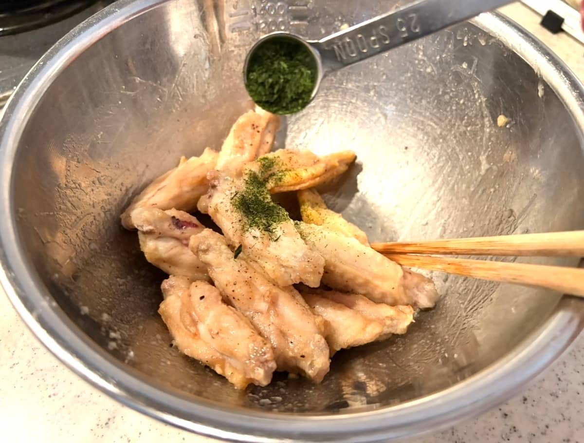 おかわり必至の手羽中唐揚げ
