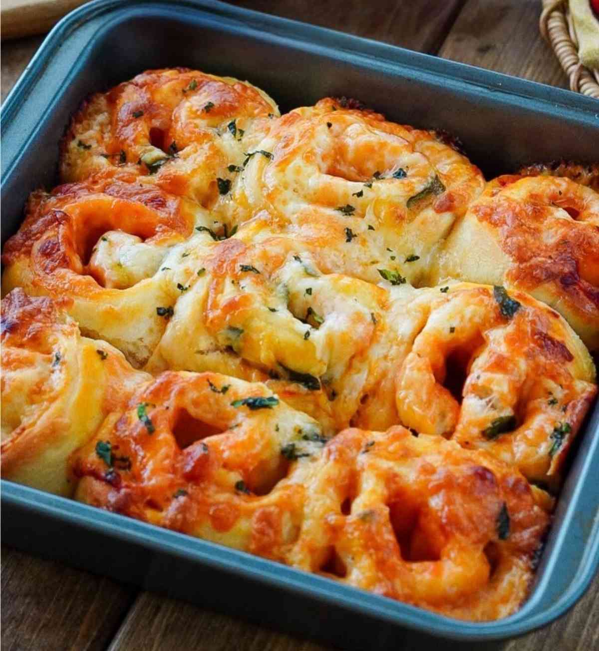 ポリ袋で2分こねるだけ！ふわっふわ「お手軽パン」レシピ