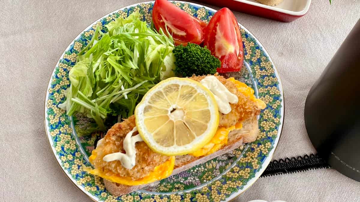 食べ応えばっちり！サクサク＆ふわふわ「たらフライのごちそうトースト」レシピ