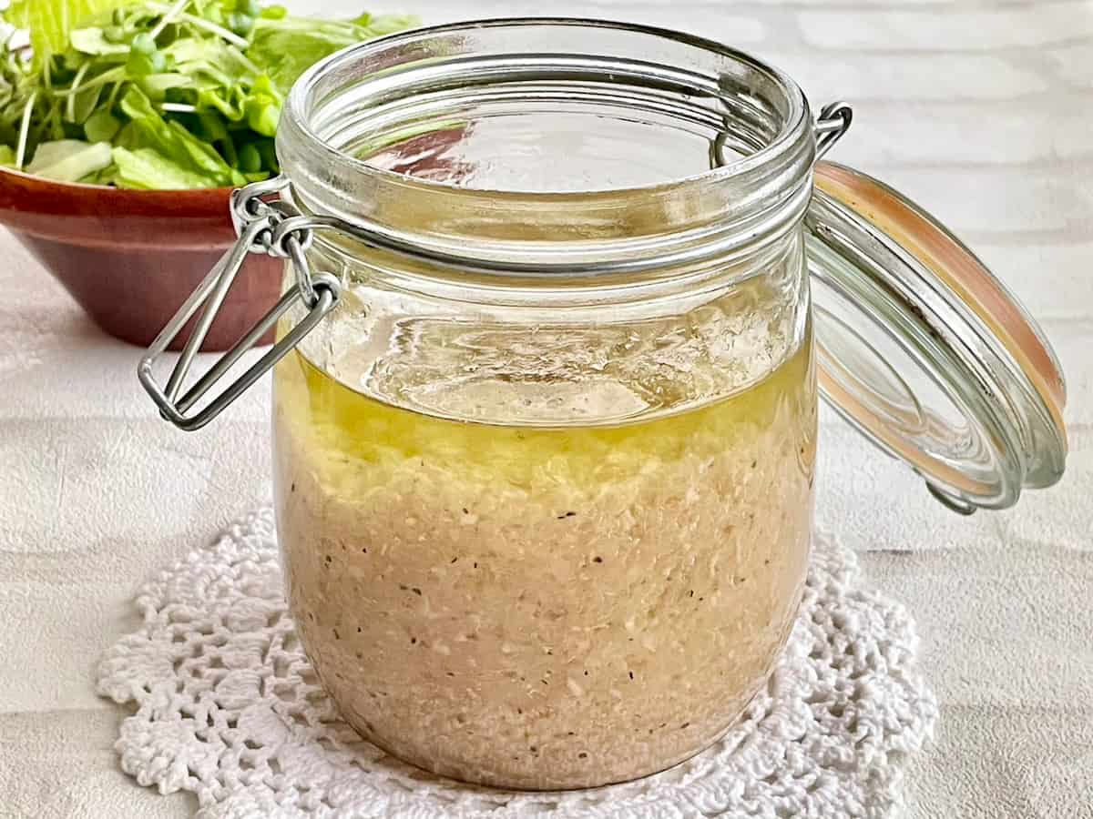 サラダにもパスタにも◎新玉ねぎとベーコンの万能ドレッシング