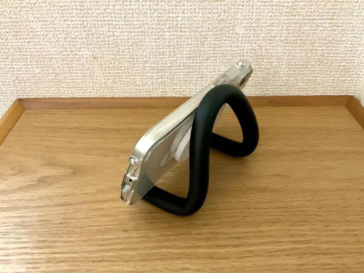 使い方は無限大！キャンドゥ「くね～る」はスマホスタンドにもフックにも◎
