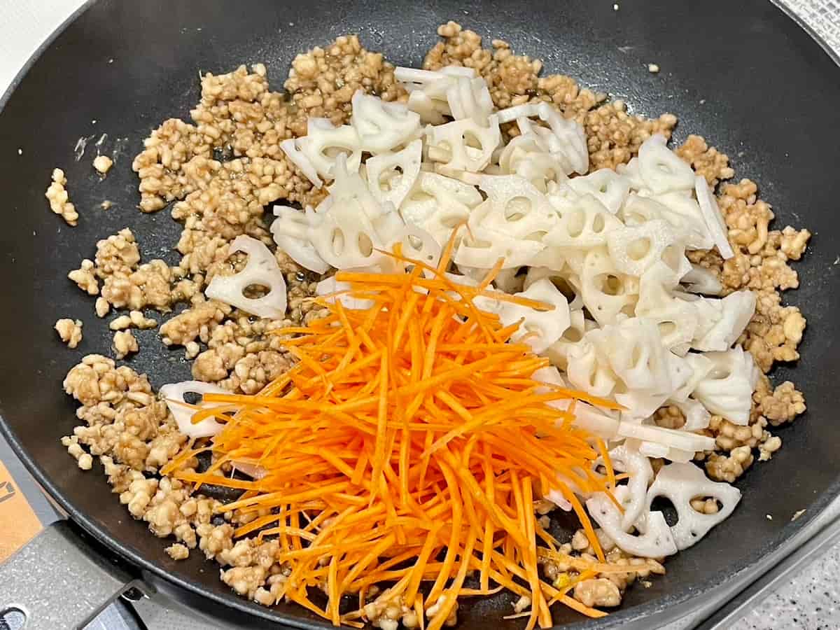 ワンパンでちらし寿司！鶏そぼろの彩りちらし寿司