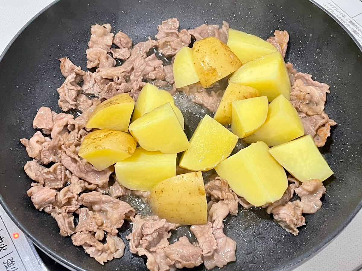 牛肉とホクホク新じゃがのコク旨オイスター炒め