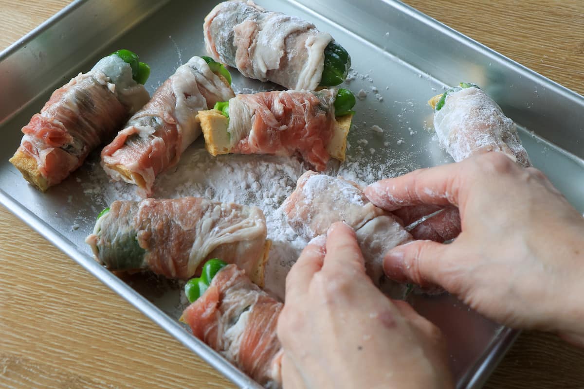 厚揚げの肉巻きピーマン