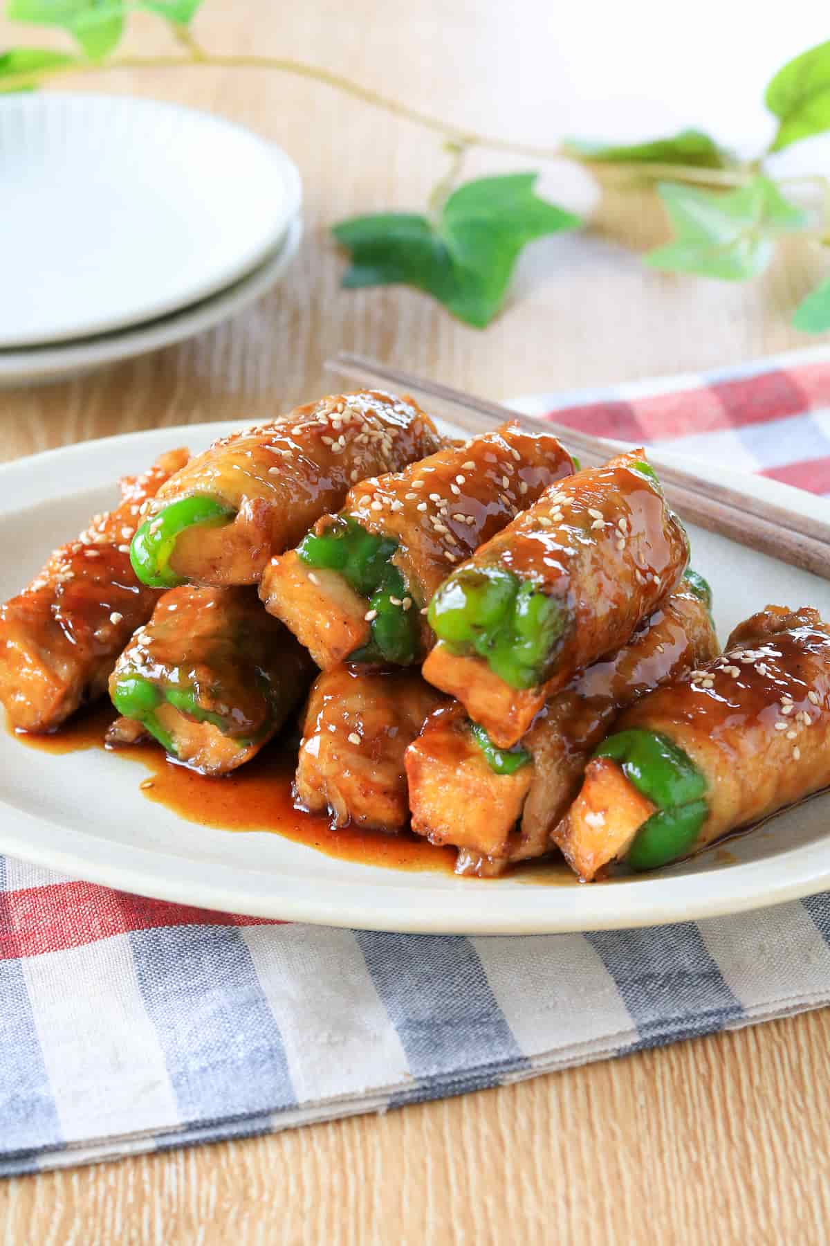 厚揚げの肉巻きピーマン